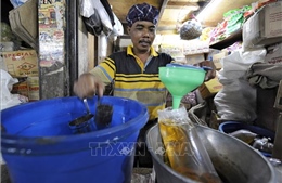 Giảm thiểu tác động của lạm phát, Indonesia bán 60 triệu lít dầu ăn với giá ưu đãi cho người dân