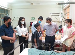 Thăm hỏi nạn nhân vụ tai nạn giao thông gây nhiều thương vong tại Khánh Hòa