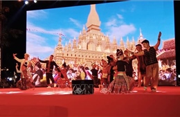 Đoàn nghệ thuật Quốc gia Lào biểu diễn tại Quảng Nam