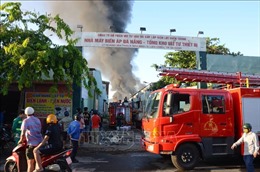 Cháy lớn tại tổng kho vật tư thiết bị của Nhà máy biến áp Đà Nẵng