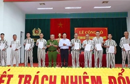 Phó Thủ tướng Phạm Bình Minh dự Lễ công bố quyết định đặc xá tại Trại giam Vĩnh Quang