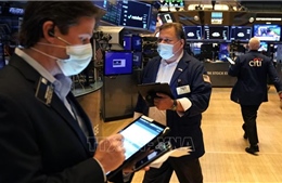 Chứng khoán Mỹ đi lên sau khi ECB tăng mạnh lãi suất