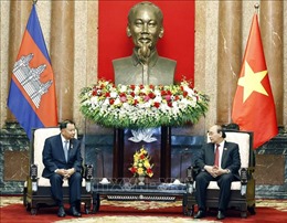 Chủ tịch nước Nguyễn Xuân Phúc tiếp Chủ tịch Thượng viện Campuchia Samdech Say Chhum 