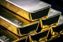 Giá vàng thế giới chốt phiên 17/5 giảm khi đồng USD mạnh lên
