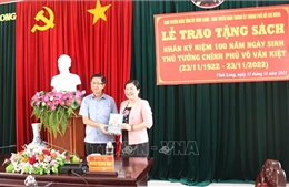 Vĩnh Long: Trao tặng sách nhân kỷ niệm 100 năm Ngày sinh Thủ tướng Võ Văn Kiệt