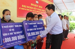 Phó Thủ tướng Phạm Bình Minh tham dự Ngày hội Đại đoàn kết toàn dân tộc tại Hậu Giang