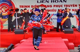 Liên hoan trình diễn trang phục truyền thống các dân tộc Việt Nam khu vực phía Bắc