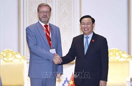 Chủ tịch Quốc hội Vương Đình Huệ gặp Phó Chủ tịch Hội đồng Liên bang Nga Konstantin Kosachev