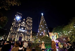 Các nhà thờ ở Hà Nội lung linh trước đêm Giáng sinh