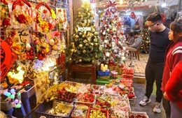 Cận kề Giáng sinh, thị trường đồ trang trí thêm sôi động