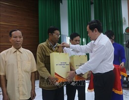 Đồng chí Trần Thanh Mẫn thăm, tặng quà tại tỉnh Sóc Trăng