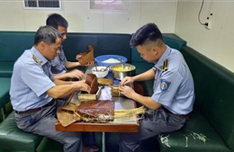 Khánh Hòa: Kiểm ngư vươn khơi, bám biển trực nhiệm vụ xuyên Tết