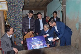 Bộ Thông tin và Truyền thông tặng quà Tết cho người nghèo tại Hà Tĩnh