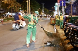 Ngày Tết &#39;bám đường&#39; của những người làm sạch, đẹp phố phường