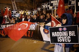 Thổ Nhĩ Kỳ phản đối hành động xé kinh Koran tại Hà Lan