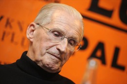 Cựu Thủ tướng Tiệp Khắc Lubomir Strougal qua đời ở tuổi 98
