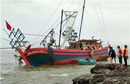 Quảng Trị: Cứu hộ kịp thời tàu cá cùng 10 thuyền viên gặp nạn trên biển