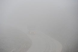 Cảnh báo nguy cơ mất an toàn giao thông trên QL6 do sương mù, đường trơn trượt 