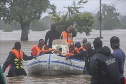 Các cơn bão lớn tấn công Mozambique, Mỹ và Peru