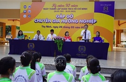 Chuyên gia tư vấn hướng nghiệp cho 2.500 học sinh Tây Ninh