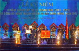 Đồng chí Phan Đình Trạc dự Lễ kỷ niệm 10 năm thành lập thị xã Hoàng Mai