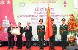 Làng Hữu nghị Việt Nam đón nhận Huân chương Lao động hạng Nhì