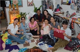 Nhóm phụ nữ khuyết tật tái chế thời trang