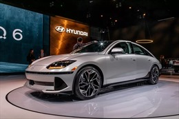 Mẫu xe điện mới của Hyundai đoạt giải &#39;Ô tô của năm&#39; 2023