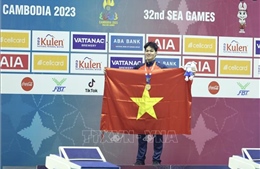 Hưng Nguyên vượt khó giành HCV đầu tiên cho bơi Việt Nam tại SEA Games 32