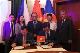 Liên hiệp hội người Việt Nam tại châu Âu và Đại học Tôn Đức Thắng ký kết thỏa thuận hợp tác