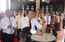 Dâng hương kỷ niệm 111 năm Ngày sinh Chủ tịch Hội đồng Bộ trưởng Phạm Hùng
