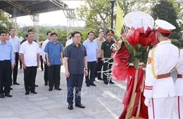 Chủ tịch Quốc hội dâng hương tưởng niệm các anh hùng liệt sỹ tại Thừa Thiên Huế