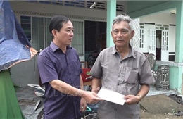 Thăm hỏi, hỗ trợ người dân bị lốc xoáy tại huyện Trần Đề, Sóc Trăng