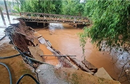 Bình Phước: Cây cầu từng một lần sập tiếp tục bị sạt lở nghiêm trọng