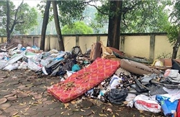 Hà Nội: Khẩn trương thu dọn rác thải trên đường Nguyễn Khuyến, quận Hà Đông