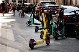 Paris cấm cho thuê xe điện e-scooter