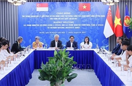 Thủ tướng Phạm Minh Chính và Thủ tướng Lý Hiển Long gặp gỡ sinh viên ĐHQG Hà Nội