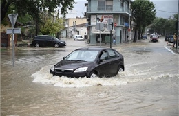 Hy Lạp sơ tán khẩn cấp người dân vùng lũ lụt