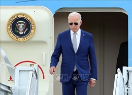 Tổng thống Hoa Kỳ đến Hà Nội, bắt đầu chuyến thăm cấp Nhà nước tới Việt Nam
