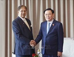 Chủ tịch Quốc hội Vương Đình Huệ tiếp Chủ tịch Hội Hữu nghị Bangladesh - Việt Nam