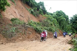 Mưa lớn gây sạt lở nhiều tuyến đường tại Lào Cai