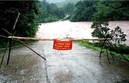 Ngập lụt chia cắt giao thông một số xã vùng biên giới Quảng Bình