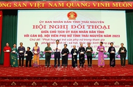 Chủ tịch tỉnh Thái Nguyên đối thoại về vai trò của phụ nữ trong phát triển KT-XH 