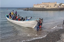 Dòng người di cư đến quần đảo Canary của Tây Ban Nha tăng đột biến