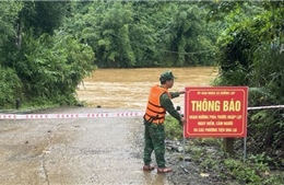 Lũ sông Ô Lâu lên gần báo động 3, hơn 900 nhà dân bị ngập
