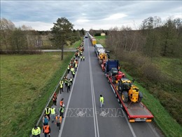Ùn ứ xe tải chở hàng tại các cửa khẩu biên giới EU với Ukraine