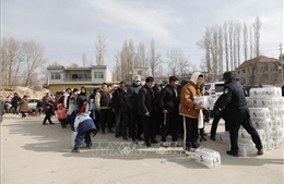 Động đất tại Trung Quốc: Chuyển thêm nhiều hàng cứu trợ tới vùng thảm họa