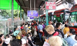 Người dân tấp nập rời TP Hồ Chí Minh về quê đón Tết