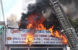 Dập tắt vụ cháy tại cơ sở sửa chữa ô tô ở Cần Thơ