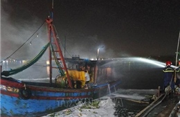 Quảng Ngãi: Kịp thời dập tắt cháy ở hai tàu cá trong đêm